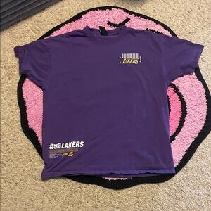 Men’s Lakers tee with Kobe Bryant on the back
